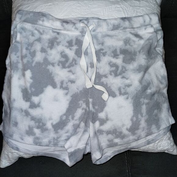 Soft cuddly tie dye shorts XL - Picture 2 of 5